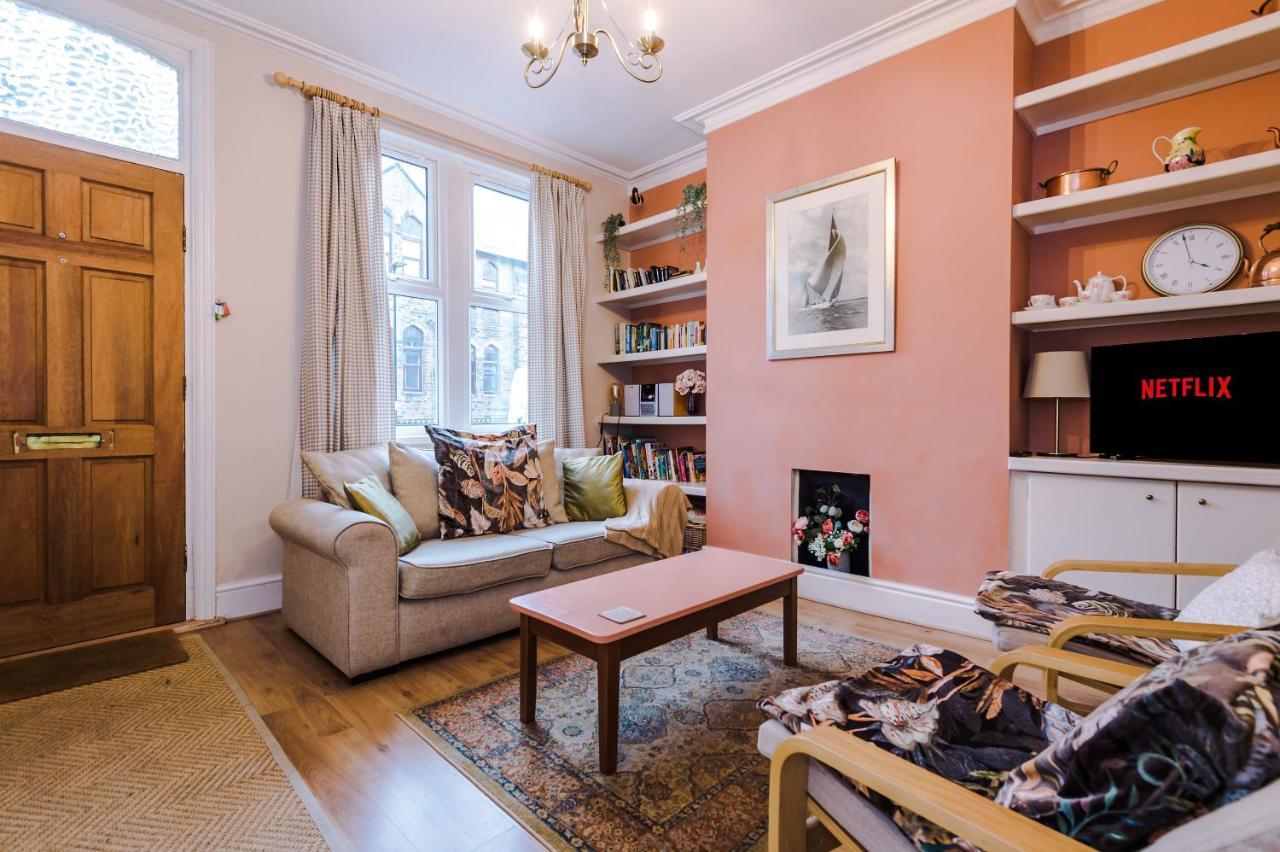 Villa Cosy House With Garden & Parking, Sheffield Extérieur photo