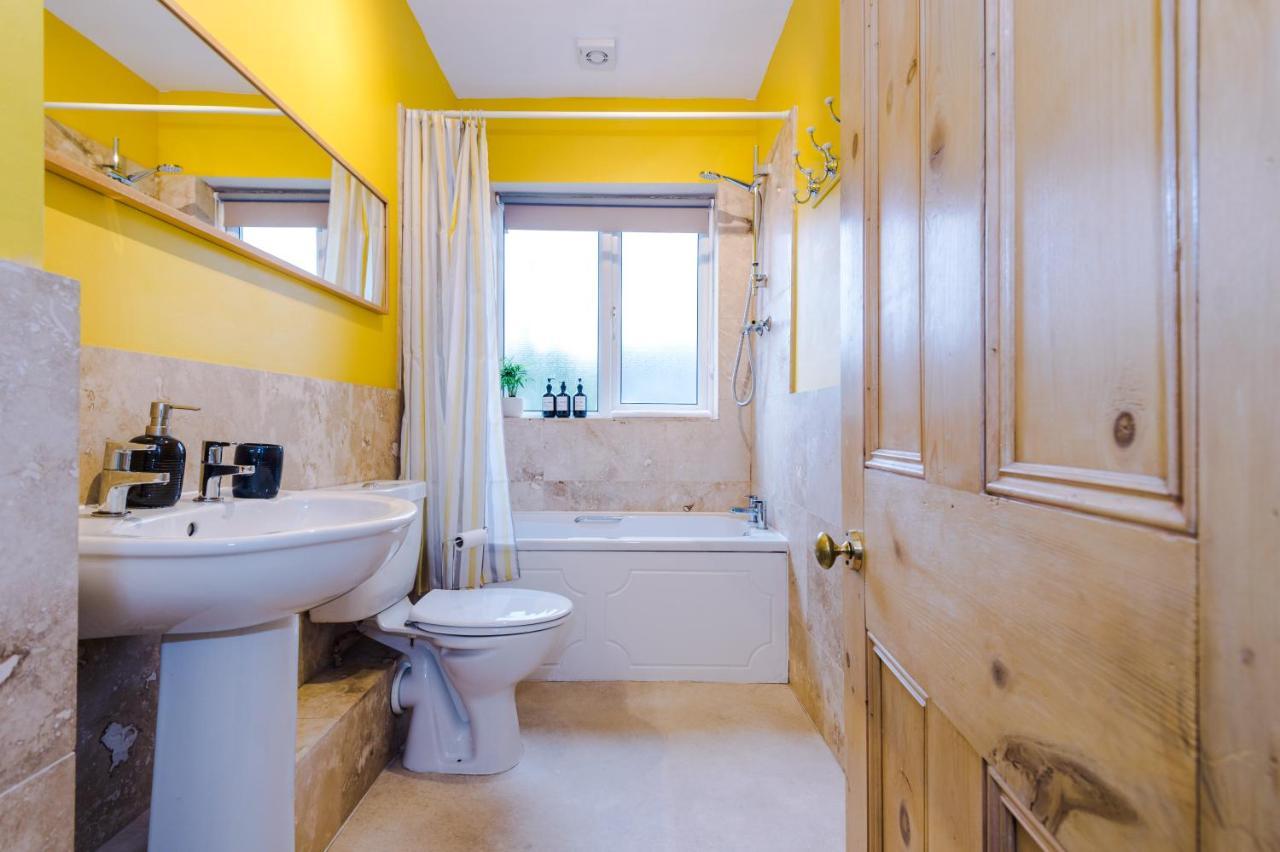 Villa Cosy House With Garden & Parking, Sheffield Extérieur photo