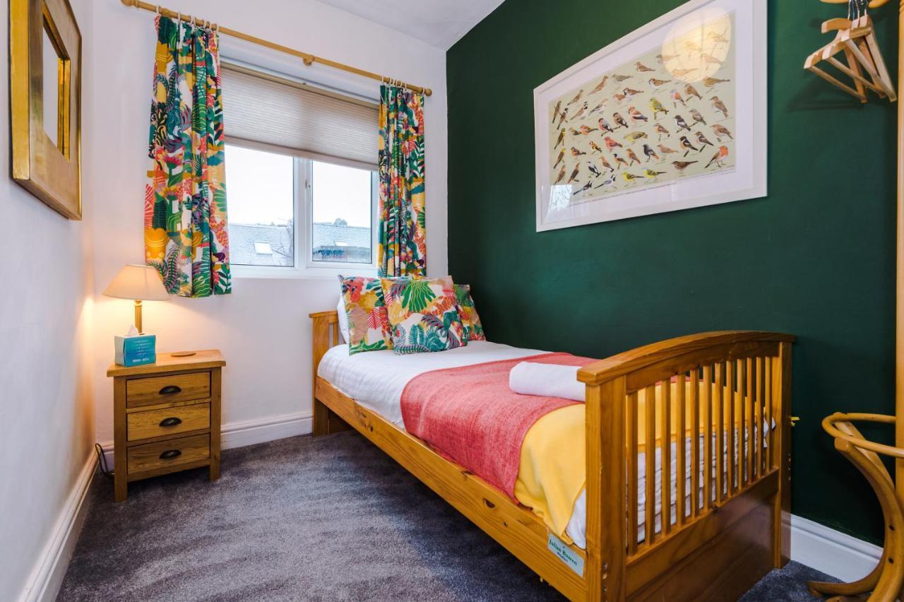 Villa Cosy House With Garden & Parking, Sheffield Extérieur photo