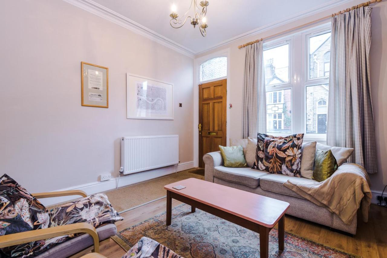 Villa Cosy House With Garden & Parking, Sheffield Extérieur photo
