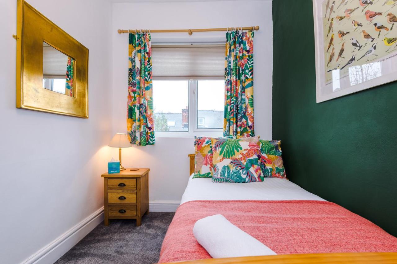Villa Cosy House With Garden & Parking, Sheffield Extérieur photo