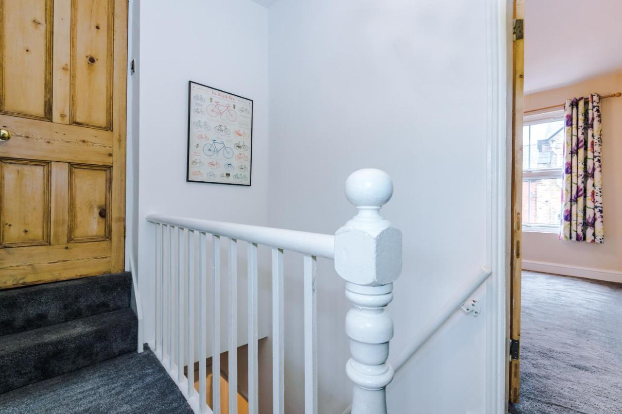 Villa Cosy House With Garden & Parking, Sheffield Extérieur photo