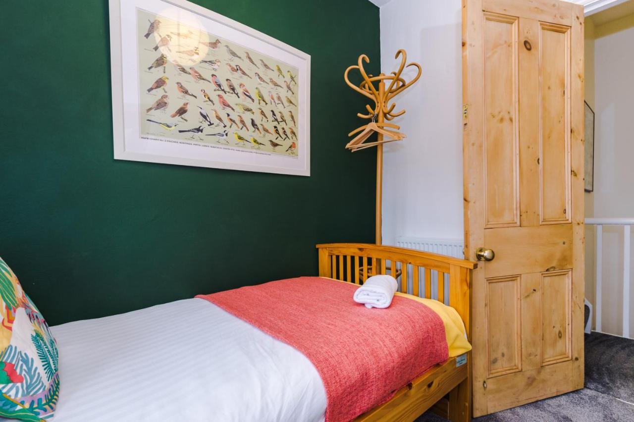 Villa Cosy House With Garden & Parking, Sheffield Extérieur photo